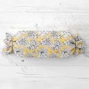 Biante Vankúš valec bonbon Sandra SA-510 Pivonky na žltom 15x40 cm