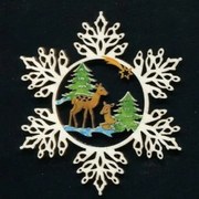 AMADEA Drevená ozdoba farebná vločka so srnkami 9 cm