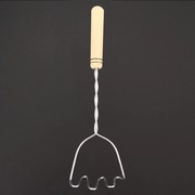 AMADEA Drevené šťouchadlo na zemiaky špirála, masívne drevo a nerez, dĺžka 32 cm