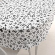 Biante Vianočný bavlnený oválny obrus Sandra SA-403 Čierne vločky na bielom 100x140 cm