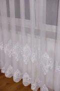 Dekorstudio Biela krajková záclona SELENE - vlastný rozmer Uchytenie závesu: Riasiaca páska 1, Šírka záclony: 50cm