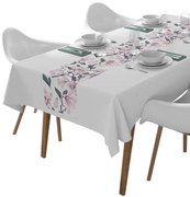 Behúň na stôl s lila kvetinovým motívom – elegantná dekorácia do jedálne