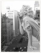 Nástenná dekorácia v ráme Marilyn At The Ambassador Hotel New York