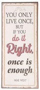 Biela kovová ceduľa LIVE ONCE IS ENOUGH s úmyselným odieraním a patinou 13 * 30 cm