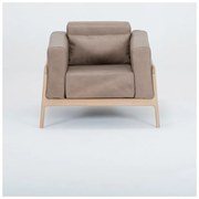 Svetlohnedé kreslo z byvolej kože konštrukciou z masívneho dubového dreva Gazzda Fawn