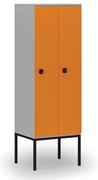 Drevená šatníková skrinka S4 s podnožou, 2 oddiely, 1871 x 600 x 500 mm, demont, kódový zámok, sivá/oranžová