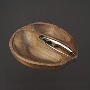 AMADEA Drevená miska v tvare orecha so luskáčikom, masívne drevo americký orech, 23x28x4,5 cm