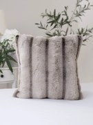 Luxusná mikroplyšová obliečka na vankúš 40 × 40 cm - Lucia
