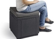 Deokork Záhradný ratanový taburet CUBE (antracit) ZADARMO PODUŠKA