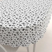 Biante Detský bavlnený oválny obrus Sandra SA-105 Čierne pirátské lebky na bielom 100x140 cm