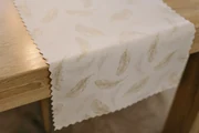 Dekorstudio Luxusný behúň na stôl Pierko - zlatý SW25 Rozmer behúňa (šírka x dĺžka): 40x110cm