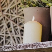 DECOLED LED svíčka, vosková, 7,5 x 10 cm, mandlová
