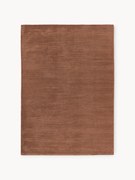 Koberec's vysokým vlasom a reliéfnou štruktúrou Wes