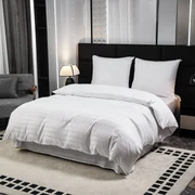 Hotelové obliečky z mikrovlákna JASMINE biele - prúžok 2 cm Rozmer obliečky: 70 x 90 cm | 140 x 200 cm