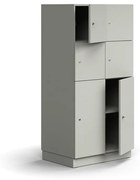 Priehradková skrinka QBUS, 6 priehradiek, so soklom, 1636x800x570 mm, svetlošedá