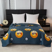 Prehoz na posteľ so vzorom MLSNÝ SMAJLÍK sivý Rozmer: 170 x 210 cm