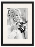 Nástenná dekorácia's rámom Brigitte With Her Camera