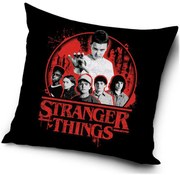 Dekoračný vankúš Stranger Things – motív Eleven & Friends - 40x40 cm