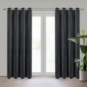 ZATEMŇOVACÍ ZÁVES (100%) NA KRÚŽKOCH NITA 140X250 CM ČIERNA