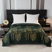 Prehoz na posteľ so vzorom VENECIA tmavo zelený Rozmer: 170 x 210 cm