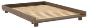 Hnedá dvojlôžková posteľ z borovicového dreva s roštom 140x200 cm Social – Karup Design