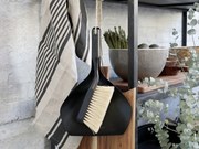 Zmetáčik s čiernou kovovou lopatkou - 23*7*34 cm