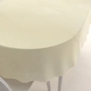 Biante Teflónový oválny obrus TF-104 Svetlo vanilkový zámocký vzor 50x100 cm