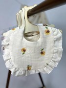 INTERMEDIC SK Mušelínový podbradník Peach s volánikom