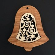 AMADEA Drevená ozdoba z masívu s vkladom - zvonček s ornamentom 8 cm
