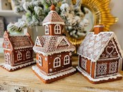Vianočná perníková chalúpka s Led svetielkami Gingerbread House - 13*13*18cm/ 3*AA