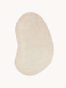 Ručne tuftovaný vlnený koberec v organickom tvare Kadey