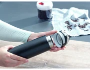 Leifheit Termoska so šikovným uzáverom 600 ml - čierna 03271