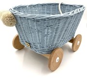Prútený vozík na ťahanie za šnúrku - svetlomodrá