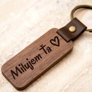 Ahome Krásna drevená kľúčenka Milujem Ťa