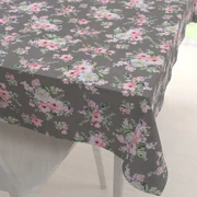 Biante Bavlnený obdĺžnikový obrus Sandra SA-553 Ružové kvety na sivom 50x100 cm