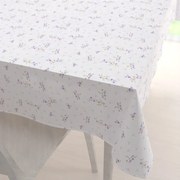 Biante Bavlnený obdĺžnikový obrus Sandra SA-296 Drobné fialové kvety na bielom 50x100 cm