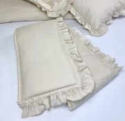 Mantinel do postieľky Béžový s volánikom – jemný, bezpečný a elegantný doplnok pre bábätko