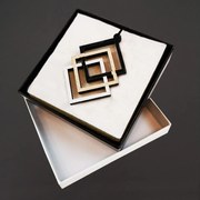 AMADEA Drevený prívesok z masívneho dreva kosoštvorca 6 cm, český výrobok