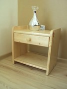 ComfortMatrace Nočný stolík z masívu ELIAS Barva: prirodzená farba