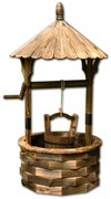 Záhradná dekorácia - drevená studňa