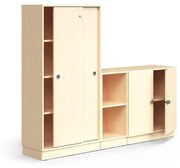 Uzamykateľná skriňa QBUS + 2 otvorené priehradky, so soklom, 1636x2000x420 mm, breza