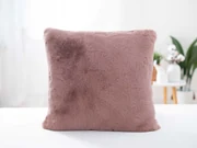 Obliečka z umelej kožušiny 45 × 45 cm – pudrová