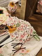 Dekoratívna soška vtáčika posiateho kvetinami -  7*10*12 cm