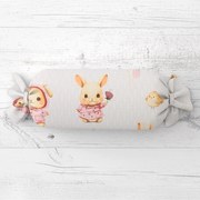 Biante Detský vankúš valec bonbon Sandra SA-538 Ružové zajačiky a vtáčiky na bielom 15x40 cm