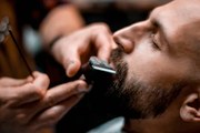 Fotografia Man getting his mustache shaped by, EXTREME-PHOTOGRAPHER