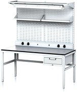 Alfa 3 Nastaviteľný dielenský stôl MECHANIC II, perfopanel, police, osvetlenie, 1 zásuvkový box na náradie, 1600x700x745-985 mm, sivá/sivá