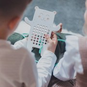 Montessori drevená prepletacia hračka - pán medveď