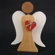 AMADEA Drevený anjel s bielymi krídlami a červeným srdcom, masívne drevo, 17x13,5x2 cm