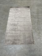 POŠKODENÝ Ručne tkaný kusový koberec Maori 220 Silver, 80x150, šedá, chodba / predsieň, Obsession