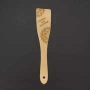 AMADEA Drevená obracačka buk text "otec kráľ kuchyne", masívne drevo, dĺžka 30 cm, český výrobok